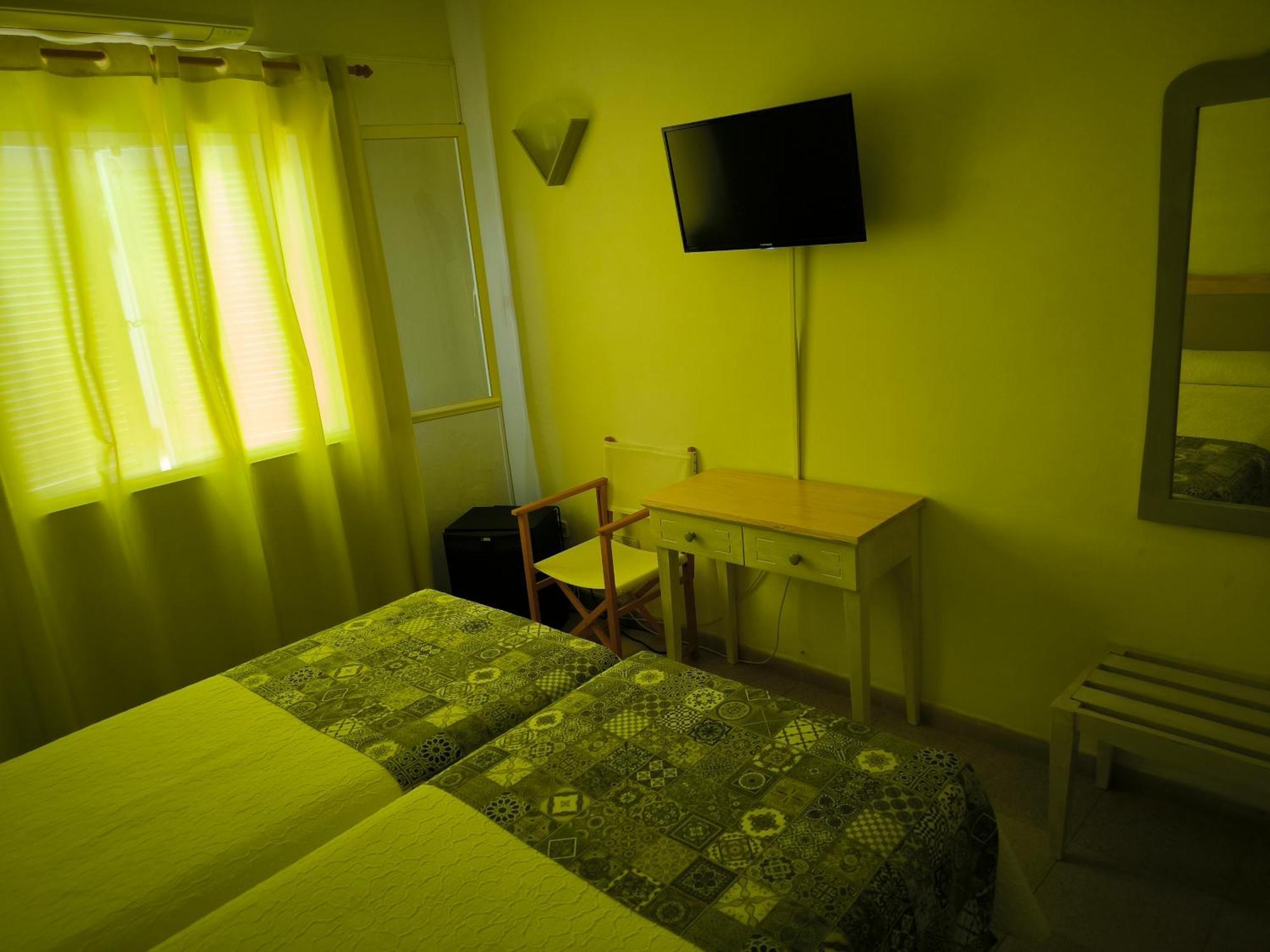 Hotel Geminis Сьюдадела Номер фото