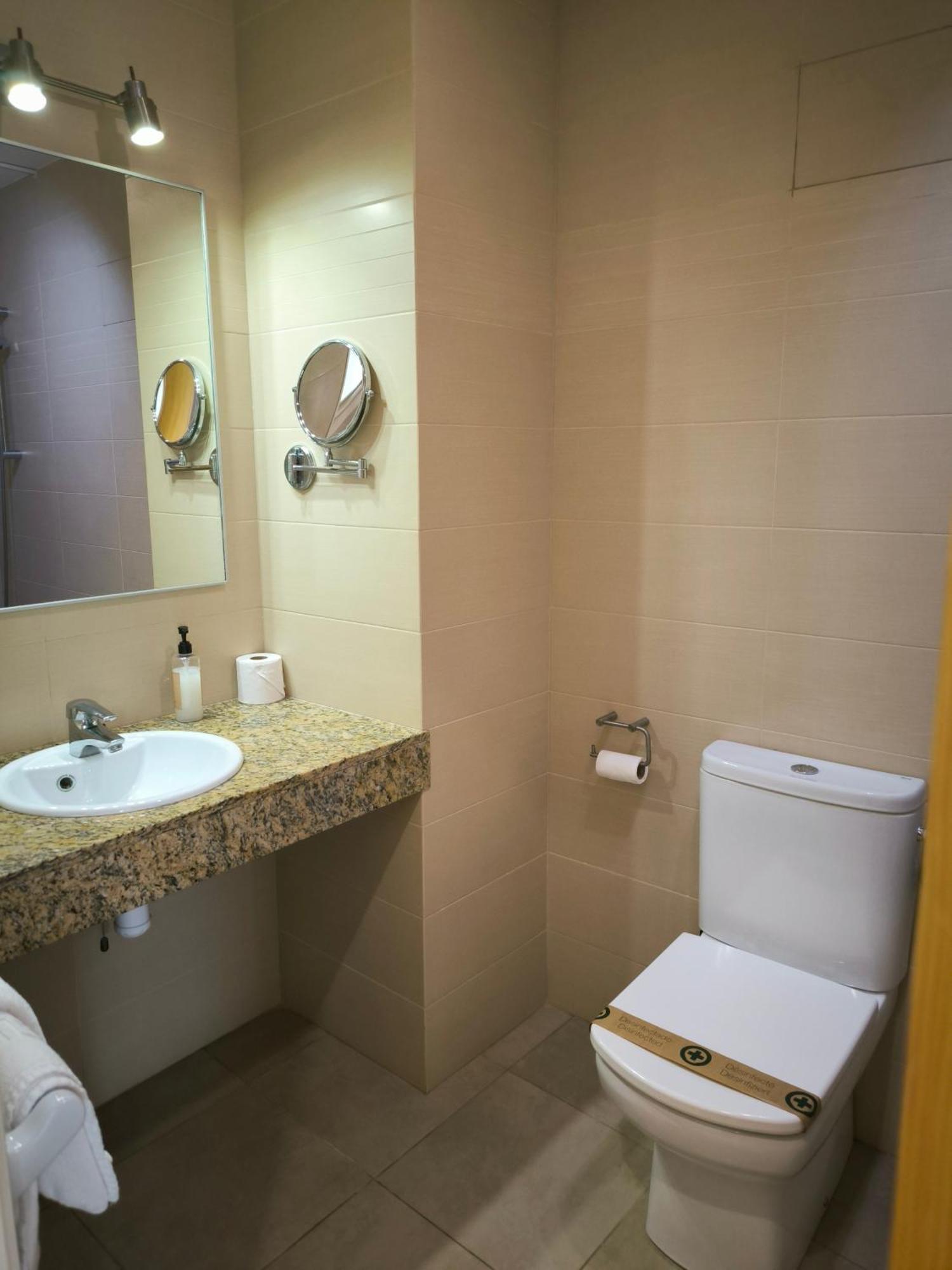 Hotel Geminis Сьюдадела Номер фото